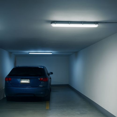 ESTANCO PHILIPS ESSENTIAL LED WATERPROOF 17W LUZ FRÍA IP65 H7.5 8.1x57.6 CM