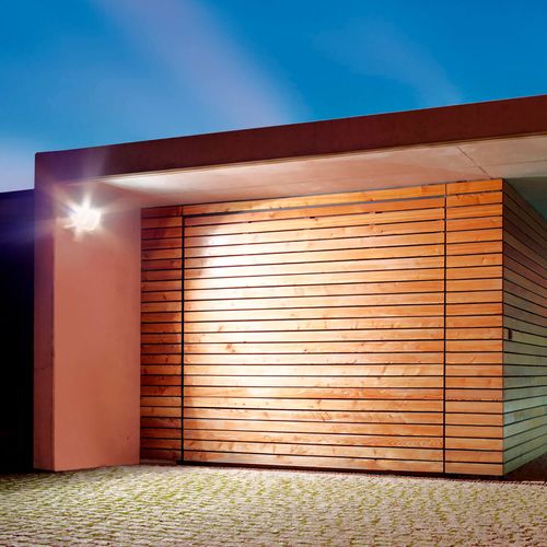 PROYECTOR SOLAR CON CONTROL REMOTO 2000LM 200W LUZ NEUTRA IP65