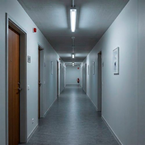 ESTANCO PHILIPS GREENPERFORM WATERPROOF G3 CON SENSOR 28.9W LUZ FRÍA IP65 H7.6 8x121.5 CM