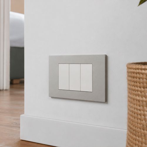 PLACA VIMAR LINEA 3 MÓDULOS TECNO BARNIZ